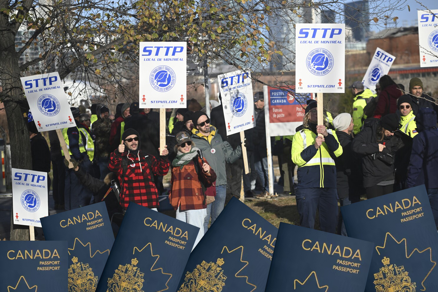 اعتصاب پست کانادا و سرگردانی 85,000 پاسپورت درخواستی