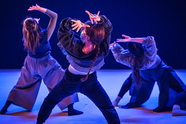 LES DANSES À DEUX TEMPS