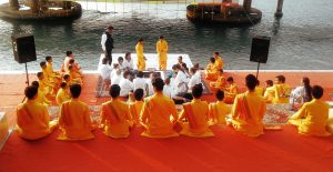 Ceremonie bord du gange