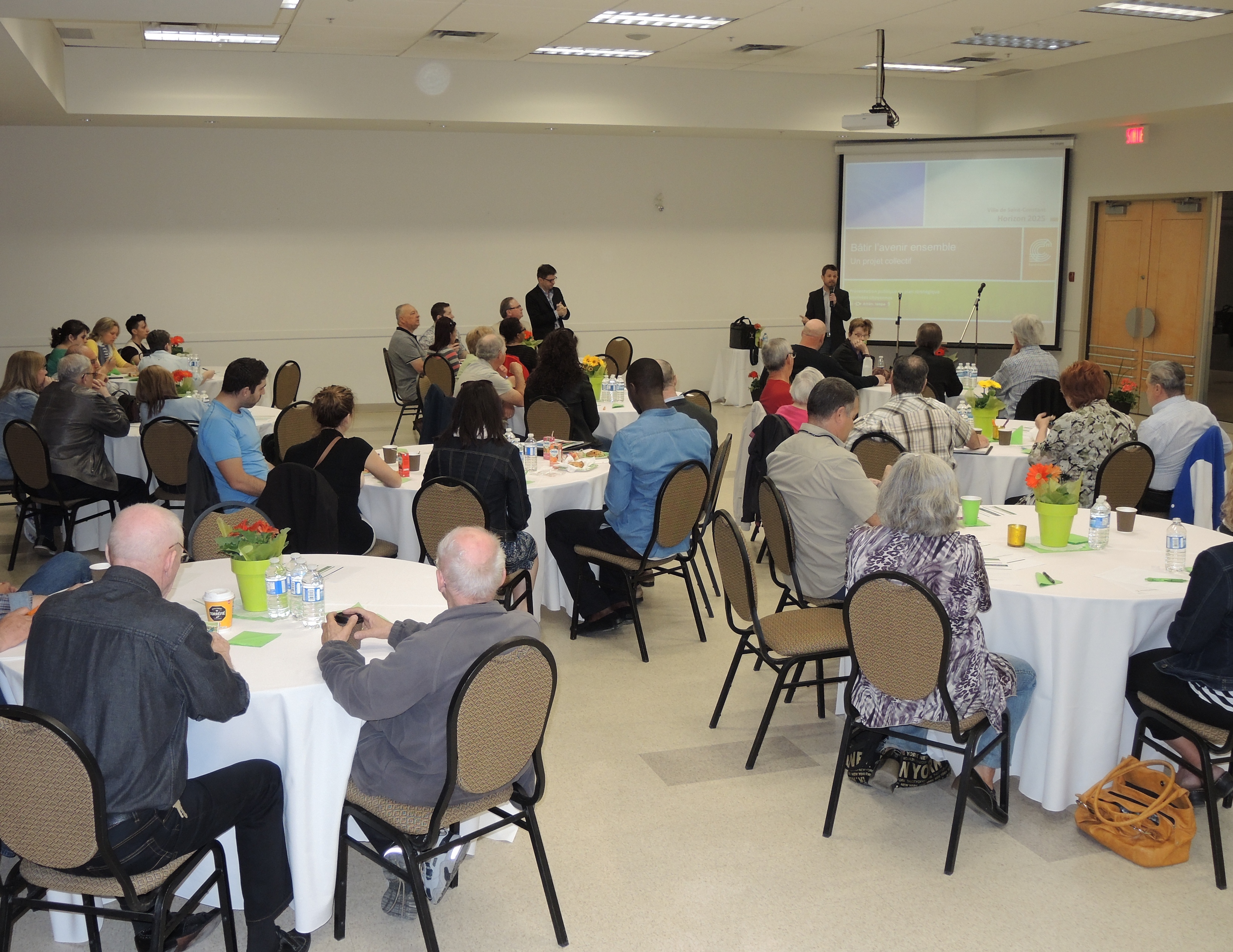 Une ex-conseillère demande plus de transparence