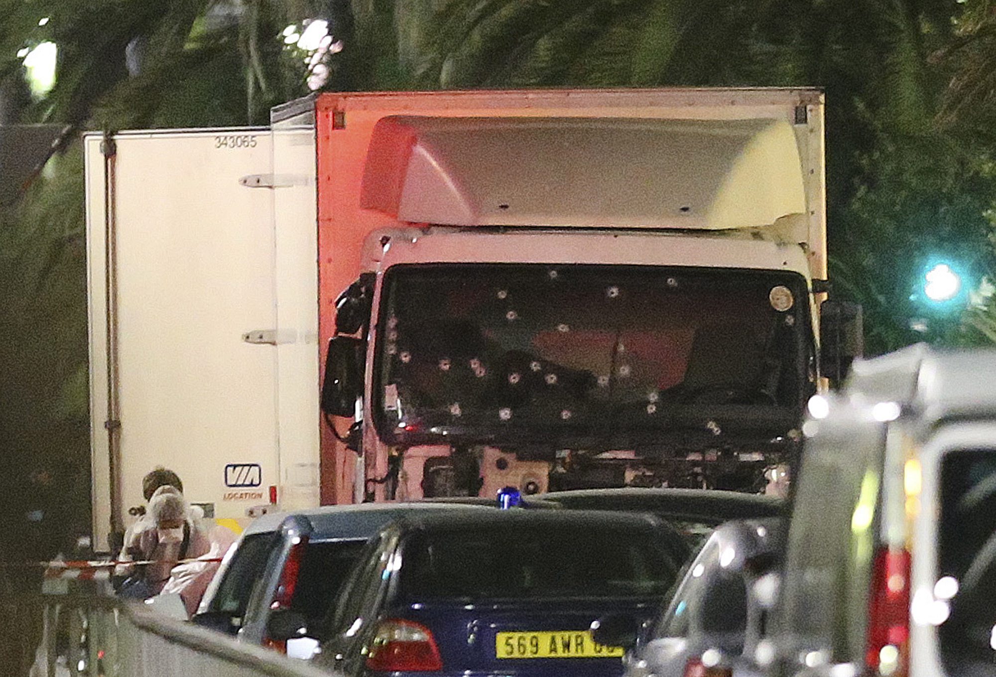 Attentat à Nice: cœurs et drapeaux en berne à La Prairie