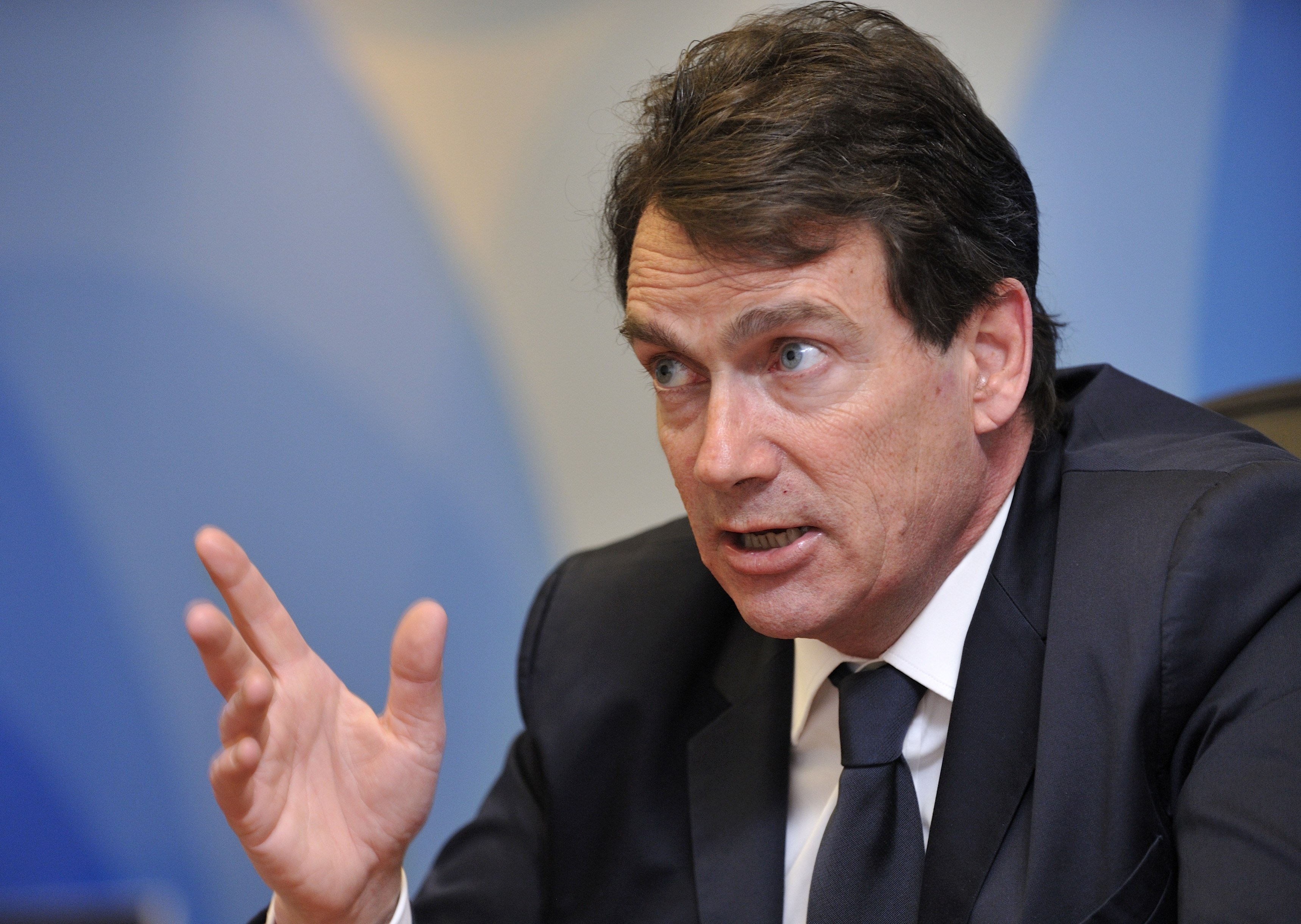 Pierre Karl Péladeau démissionne comme chef du PQ et comme député