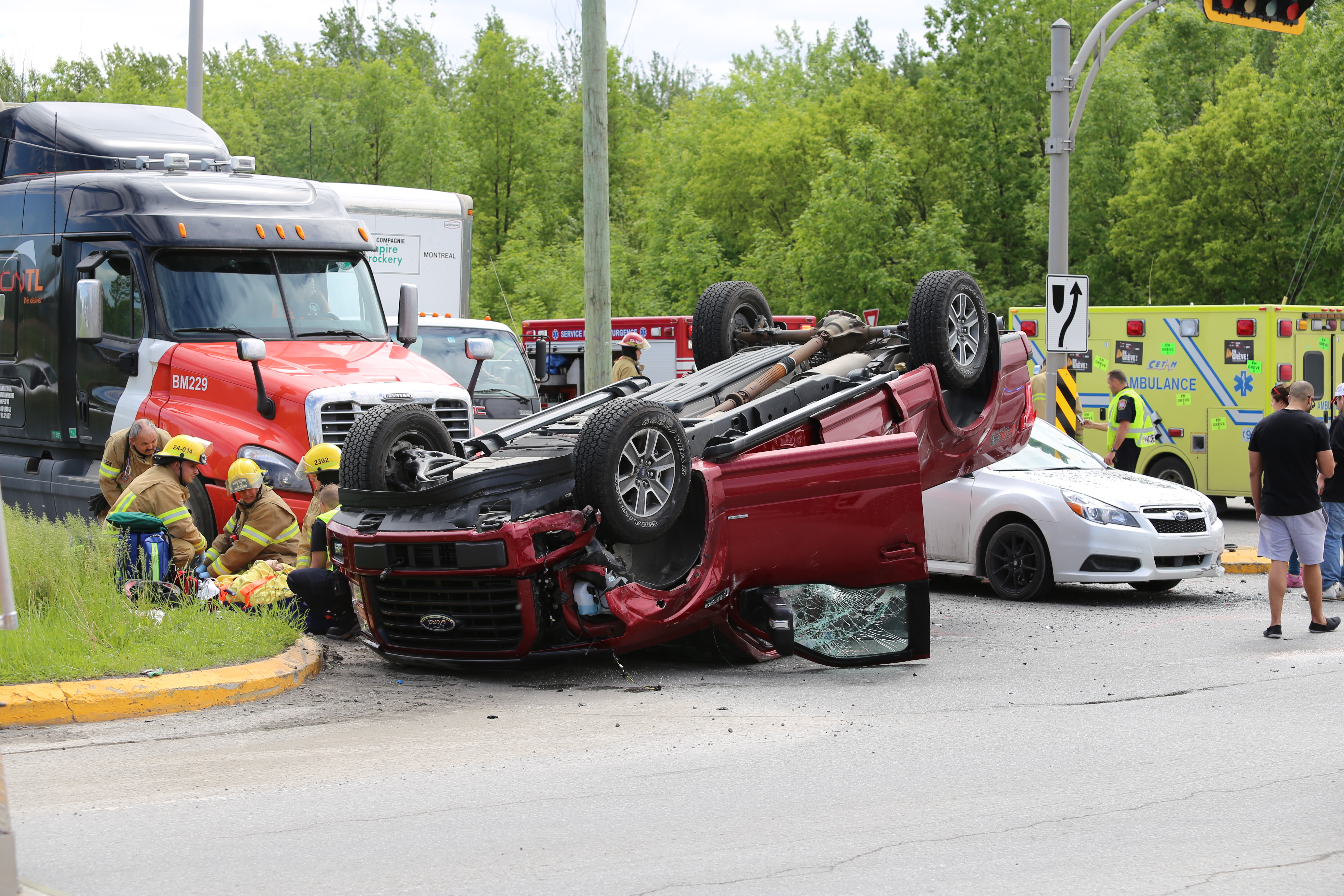 Accident autoroute 730 et route 132: Un automobiliste a omis de s’arrêter à une lumière rouge