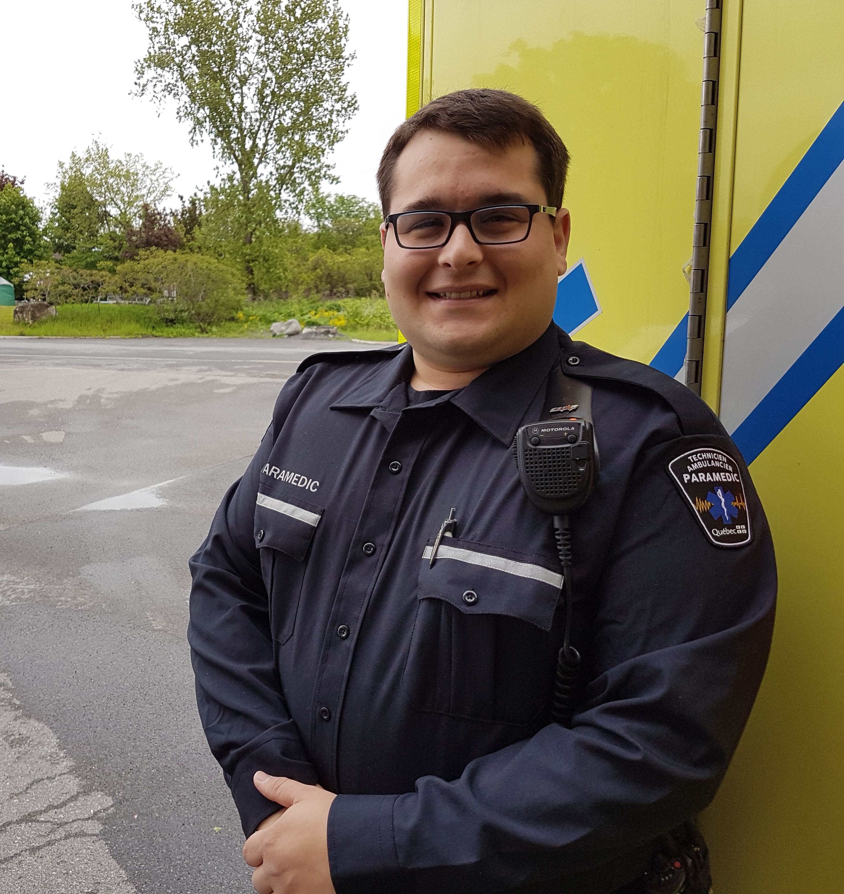 Deux ambulanciers honorés pour avoir aidé une femme à accoucher à La Prairie