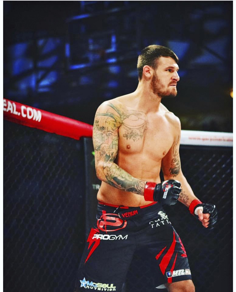 Une ceinture pour Jonathan Vallée