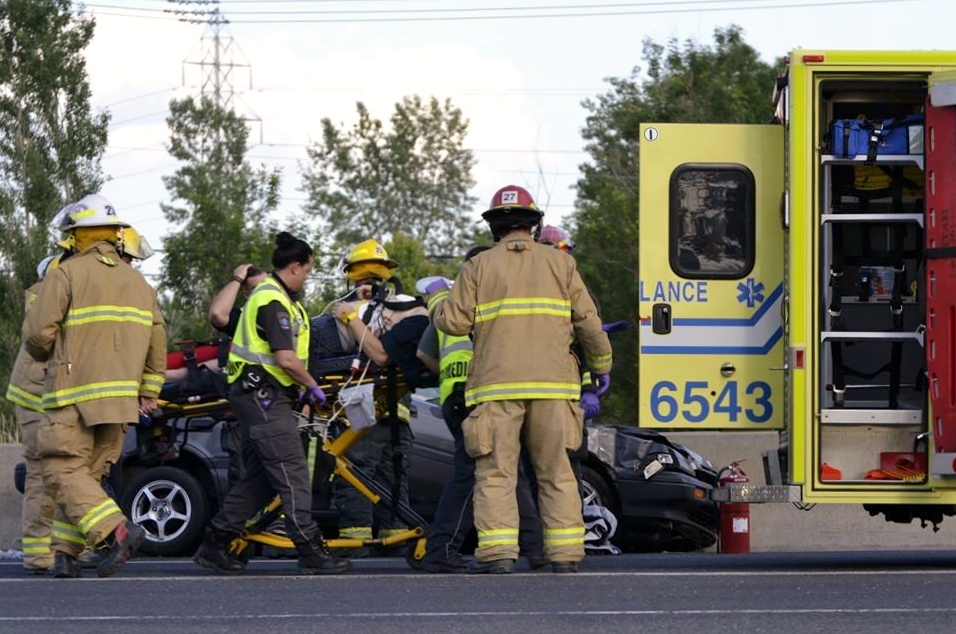 Collision entre une auto et un poids lourd à Candiac