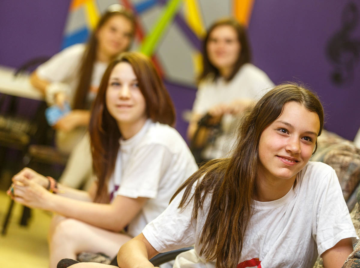 Une brique à la fois, ils redonnent vie à leur local d’arts