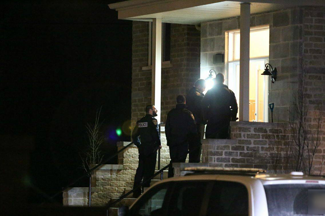 Un duo armé menace un couple à Saint-Constant