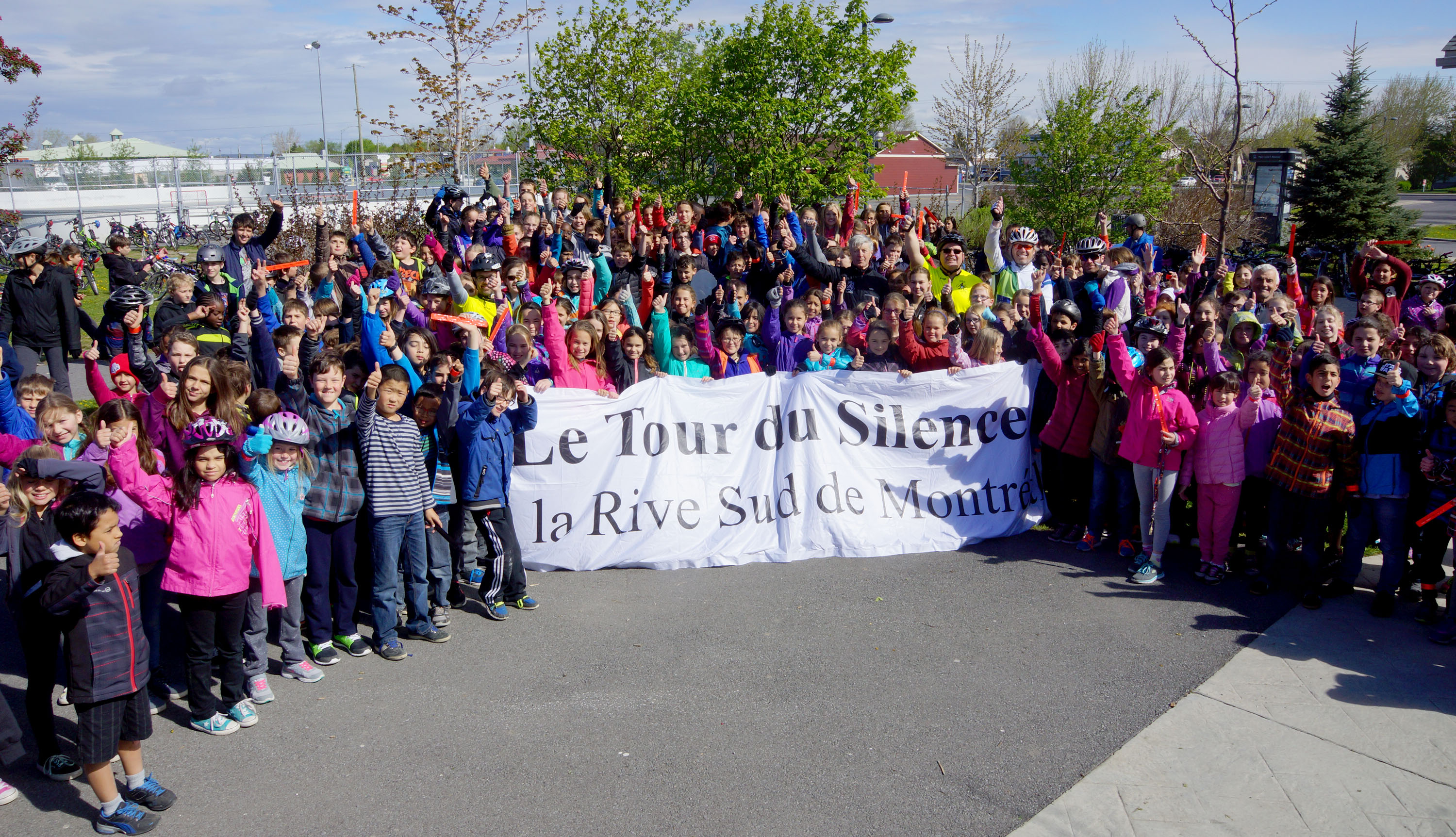 Plus de 275 élèves participent au premier Tour du silence à La Prairie