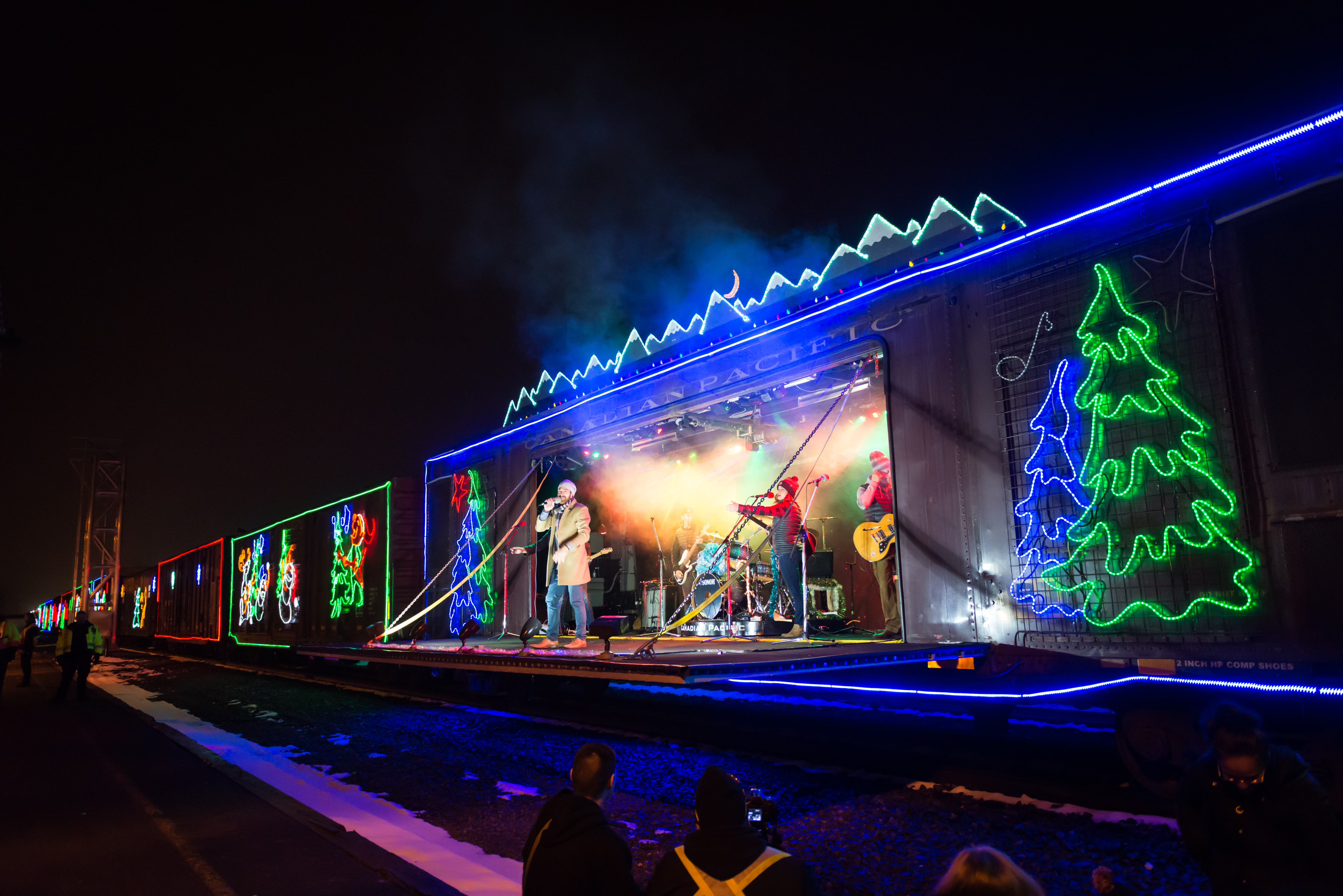 Plus de 8 000 personnes ont accueilli le train des Fêtes à Delson