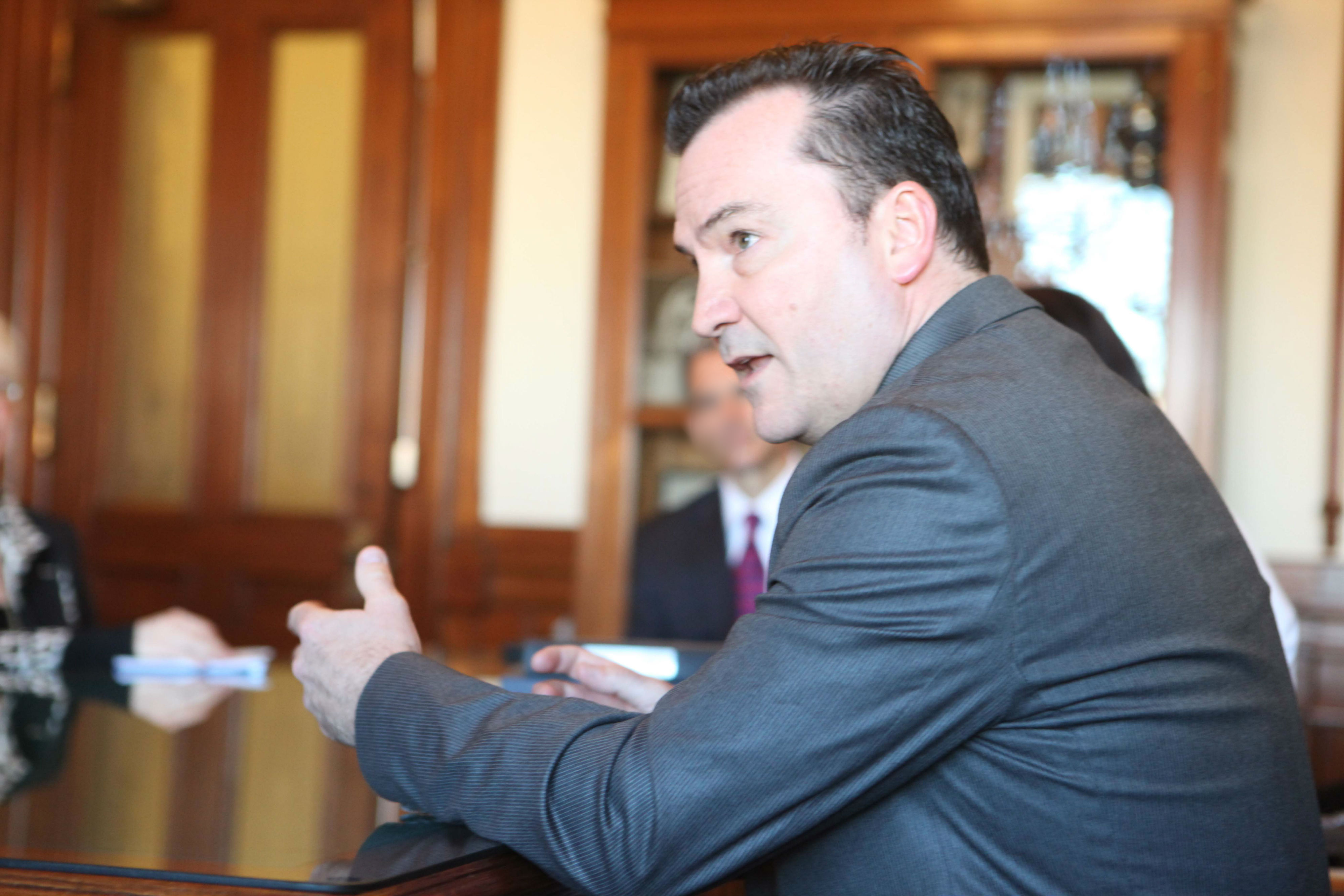 Le député de Sanguinet appuie la proposition de Saint-Constant