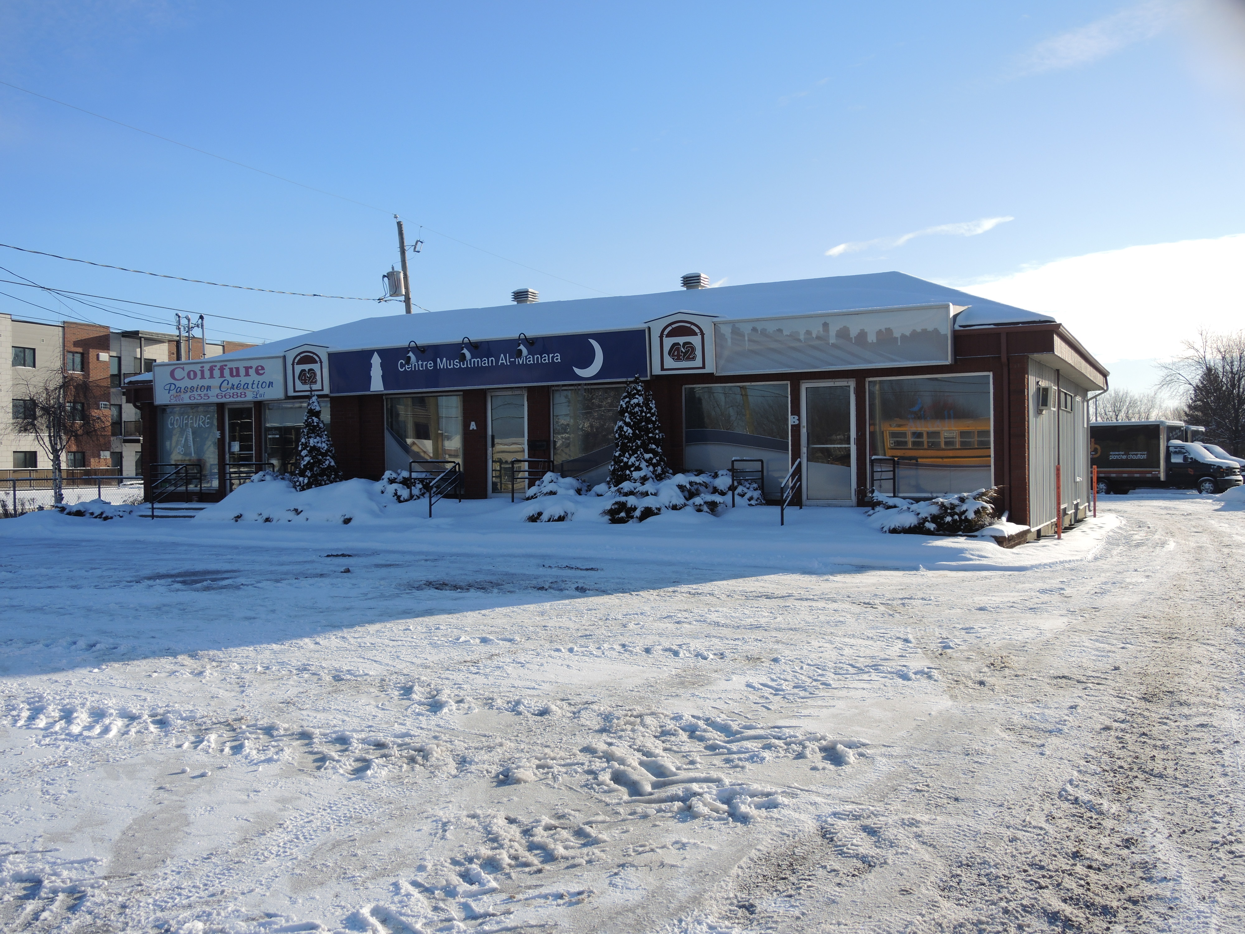 Aucune surveillance policière apparente devant deux centres musulmans à Saint-Constant