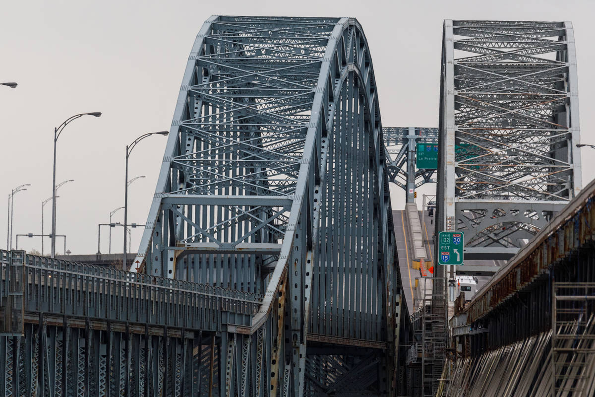 Incident sur le pont Mercier : la circulation fermée dans les deux sens en raison «d’une menace visant la structure»