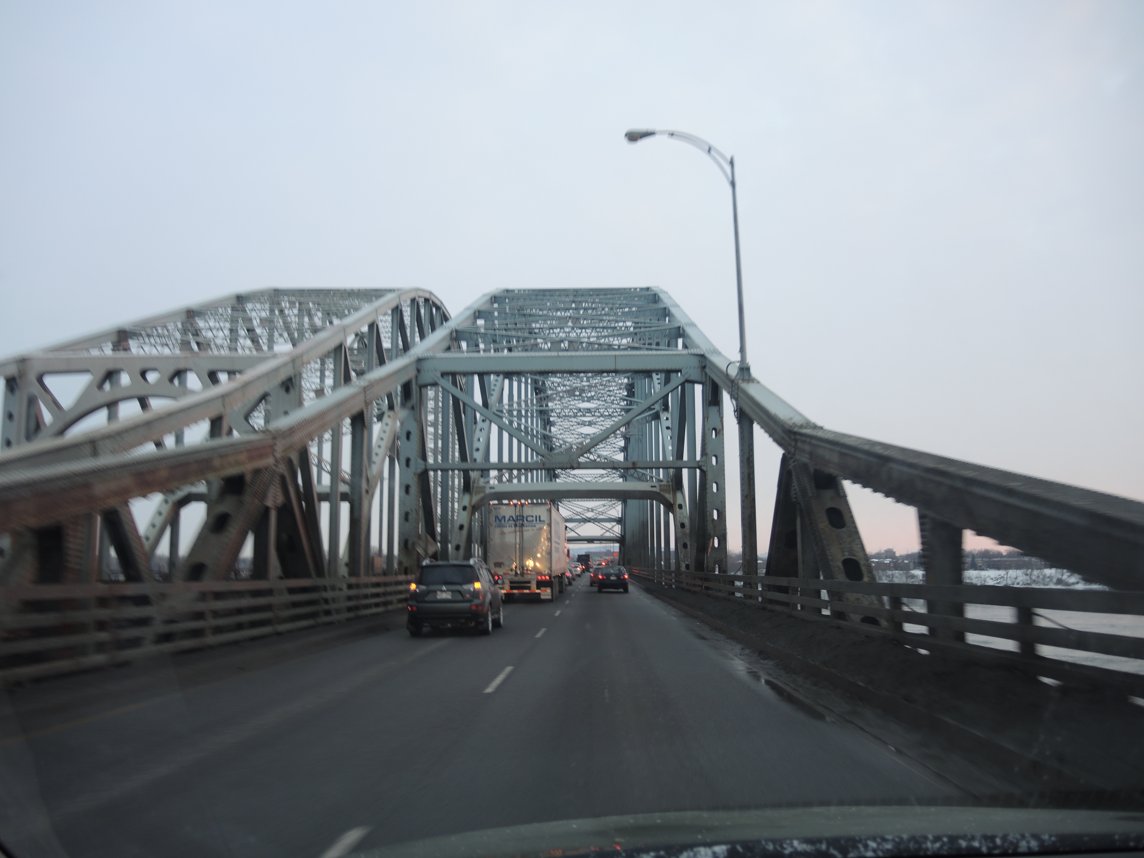Une voie fermée sur le pont Mercier