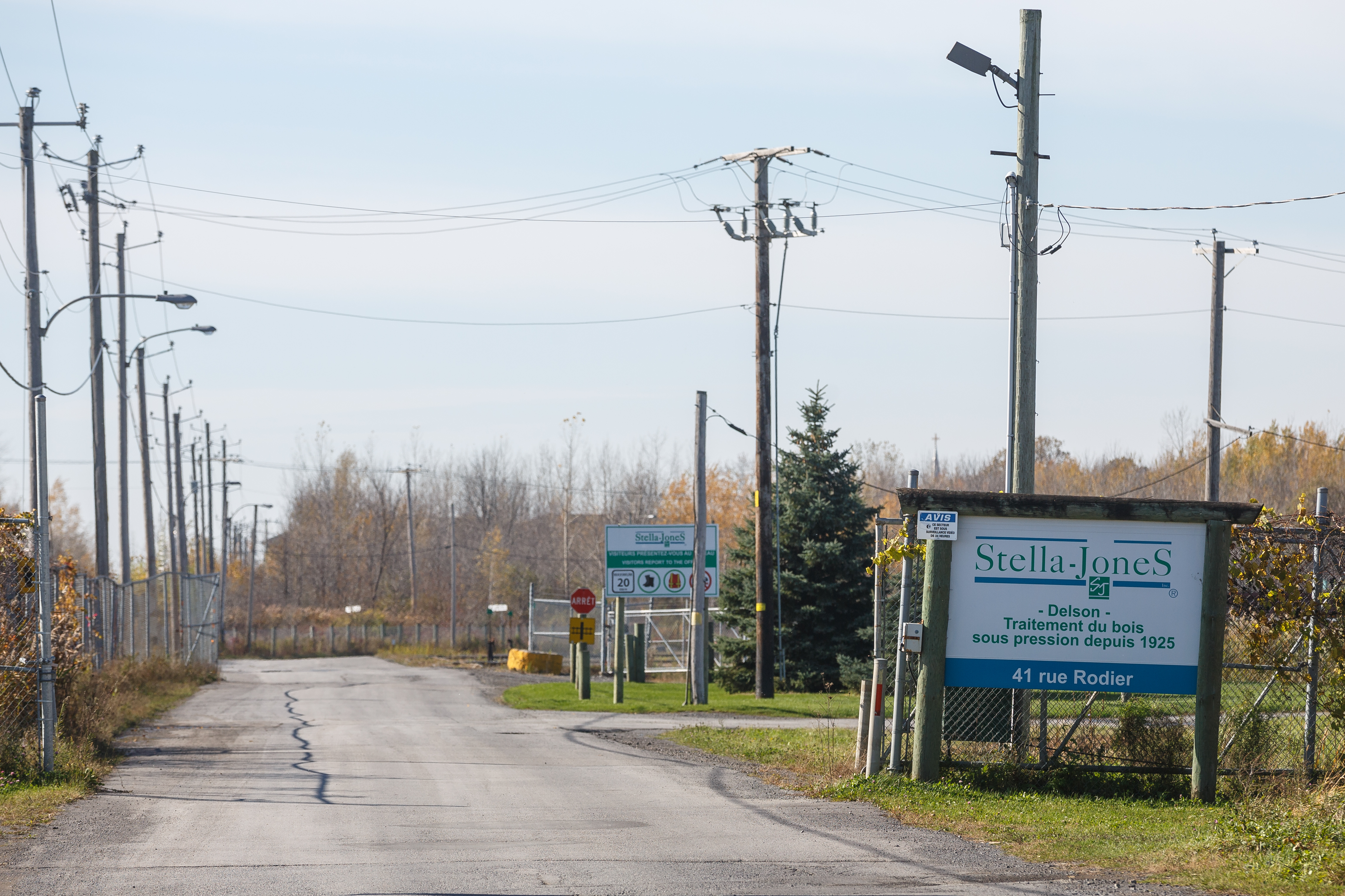 Odeurs de la Stella-Jones : Delson rencontrera les autorités de l’usine