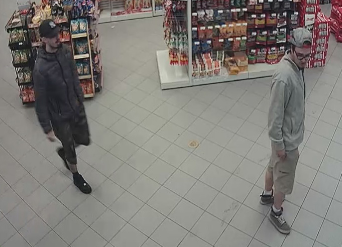 Deux suspects recherchés pour fraude par carte de crédit