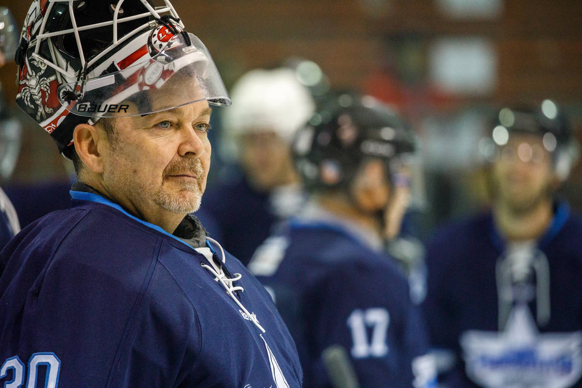 Des artistes chaussent leurs patins pour le hockey mineur à La Prairie