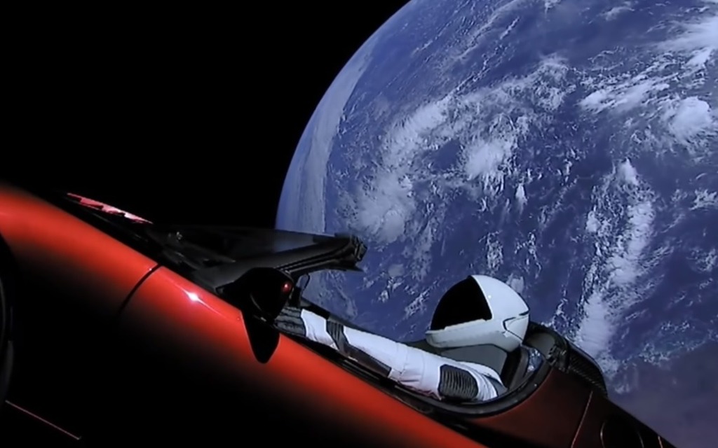 Elon Musk envoie une Tesla dans l’espace