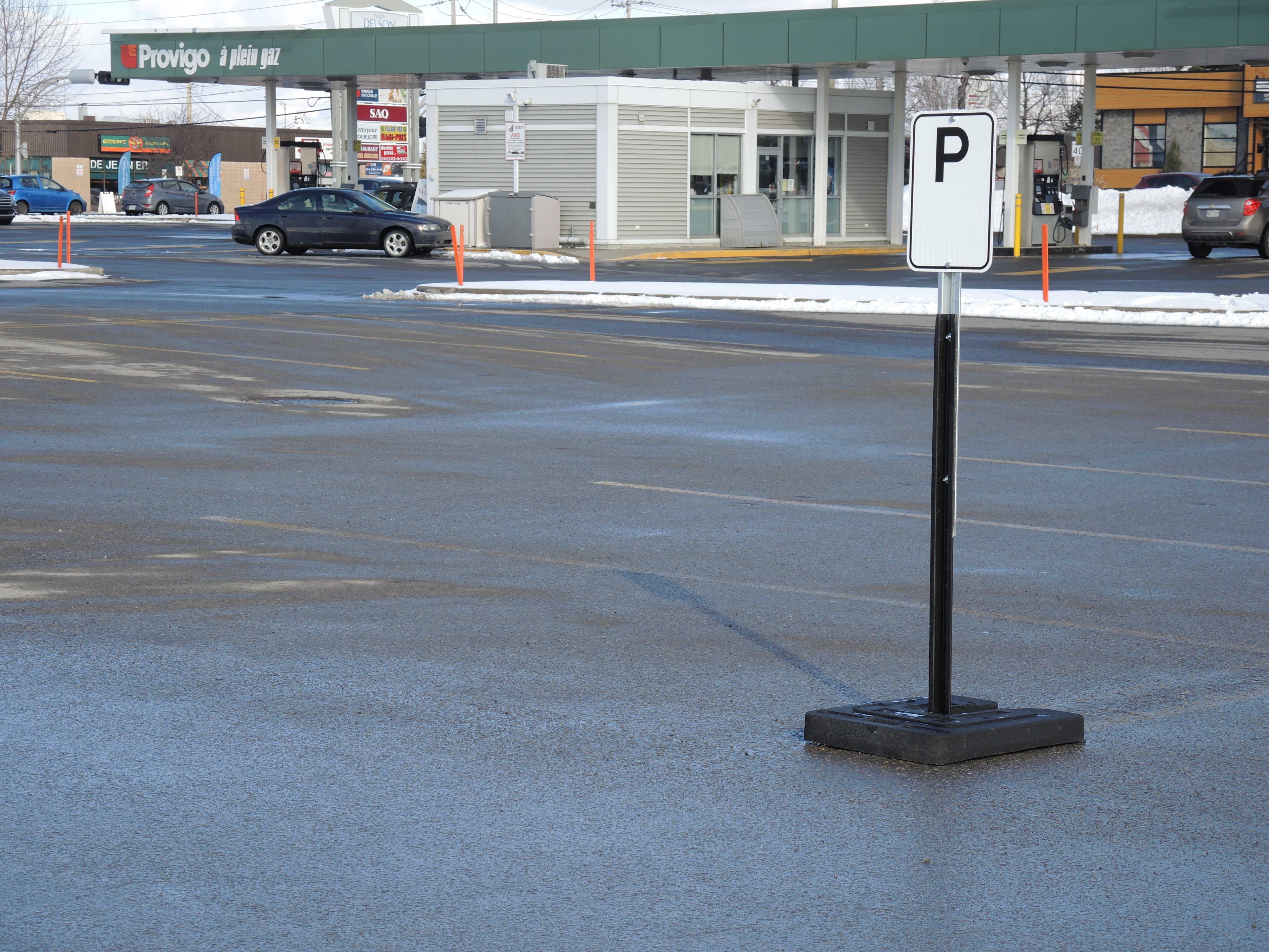 Les avis d’infraction remis à la Plaza Delson constituent «une pratique interdite», selon l&rsquo;Office de la protection du consommateur