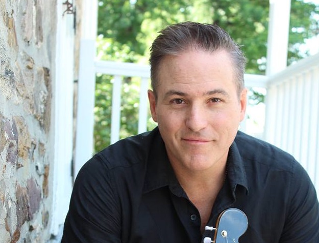 Tragédie des Broncos: le chanteur Dominic Boudreau veut aider les victimes avec une chanson