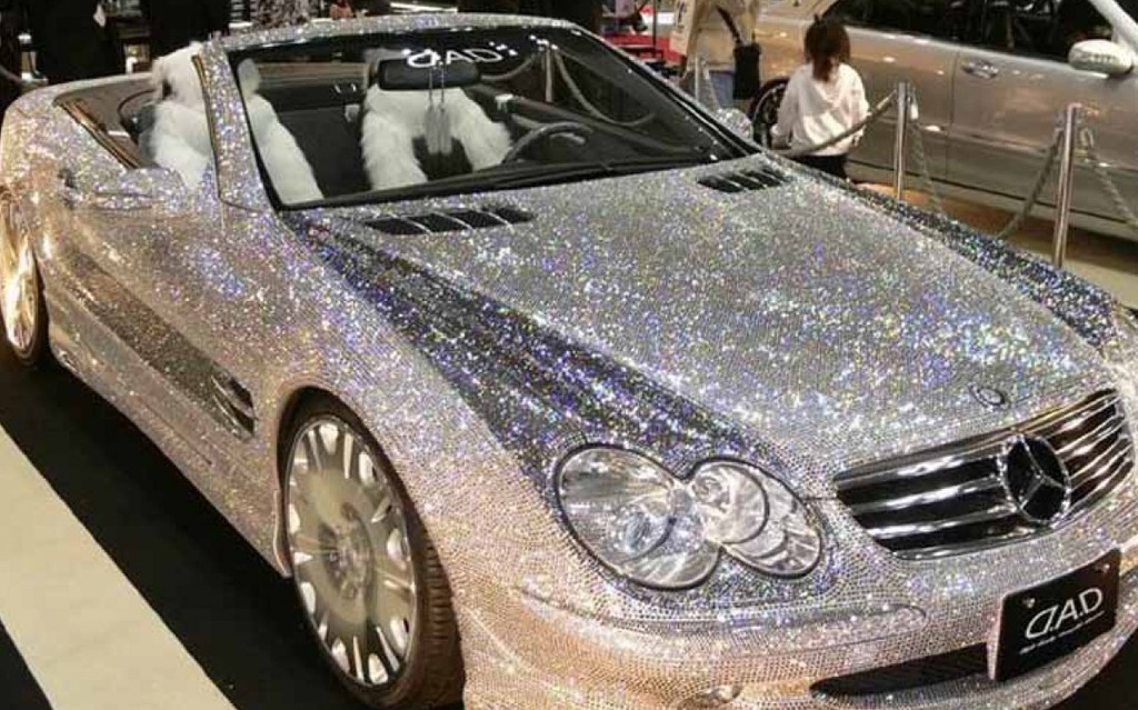 Un prince fait ajouter 300 000 diamants à sa Mercedes-Benz SL600