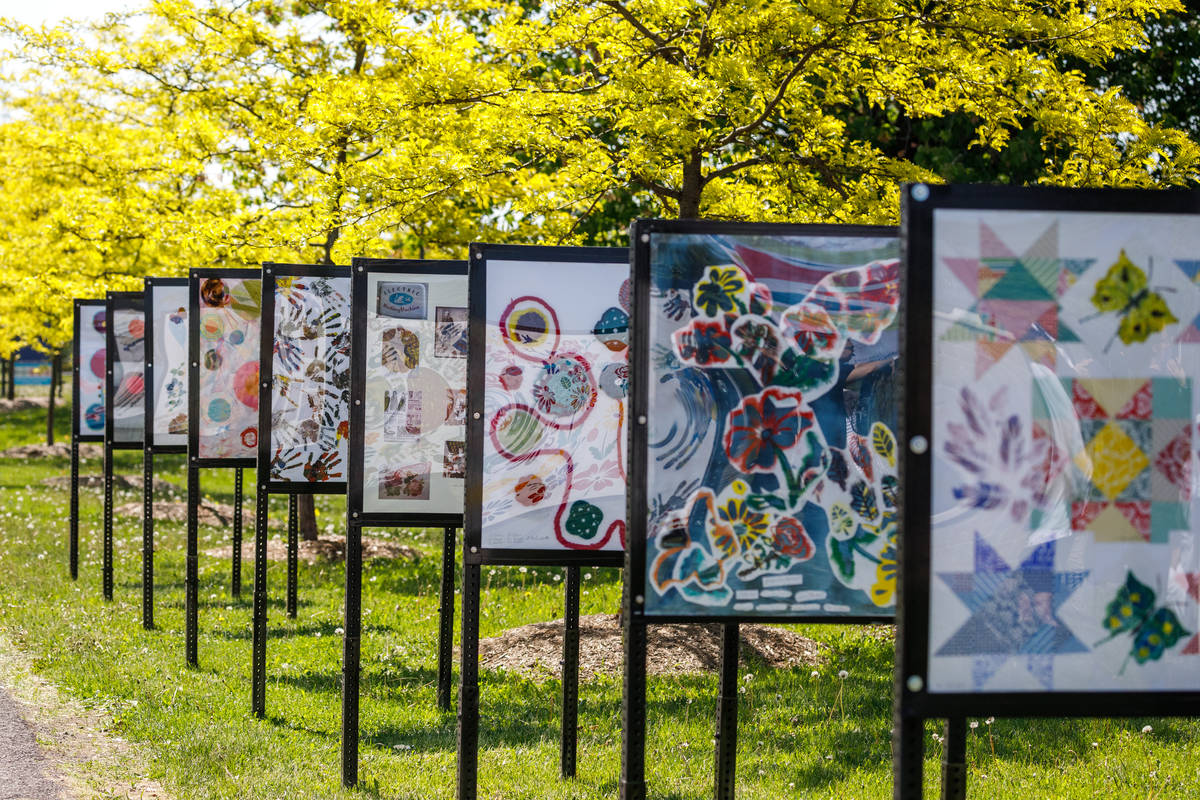 Des aînées exposent leurs œuvres dans trois parcs à Sainte-Catherine