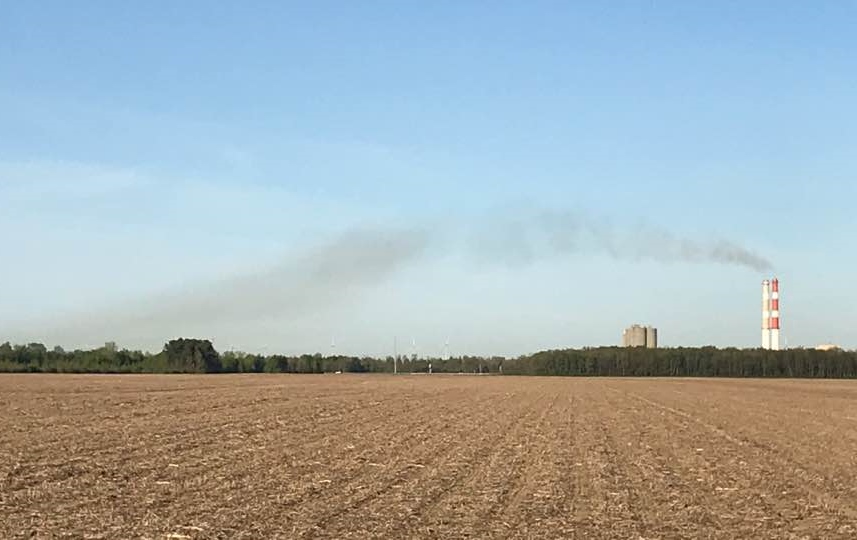 Un résident dénonce la fumée de la cimenterie Lafarge
