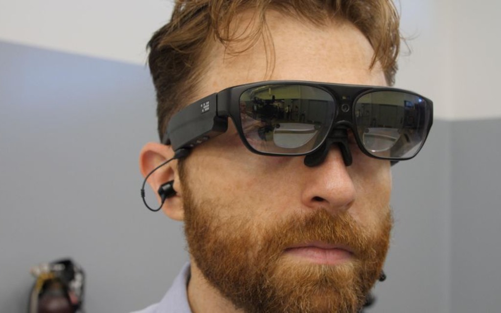 Porsche crée des lunettes intelligentes pour aider ses mécaniciens