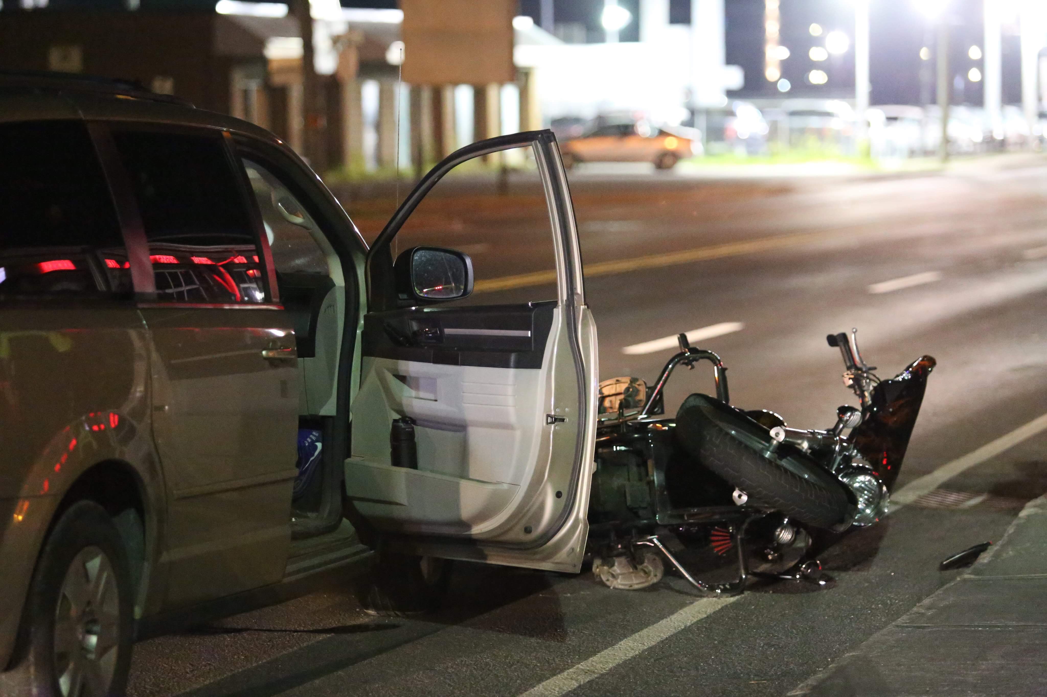 Collision entre un véhicule et une moto sur la rue Saint-Pierre