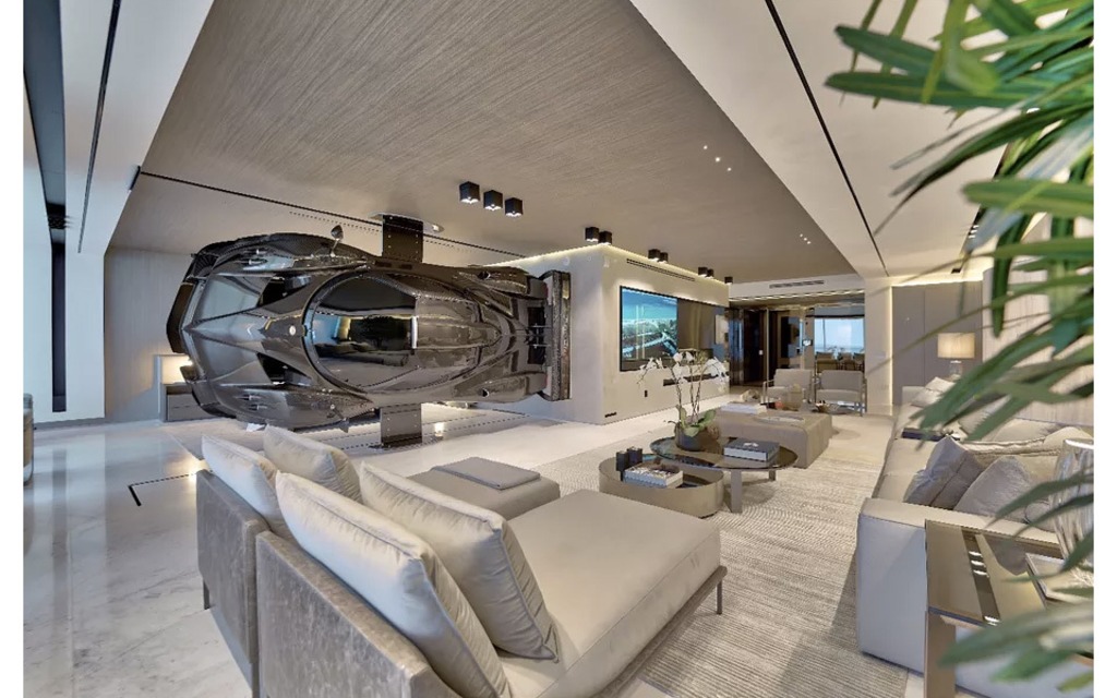 Le propriétaire d’une Pagani utilise sa Zonda R comme mur dans son condo