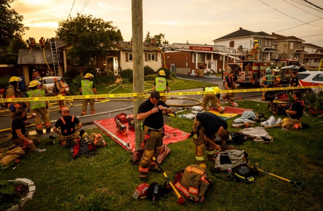 Une maison détruite par les flammes