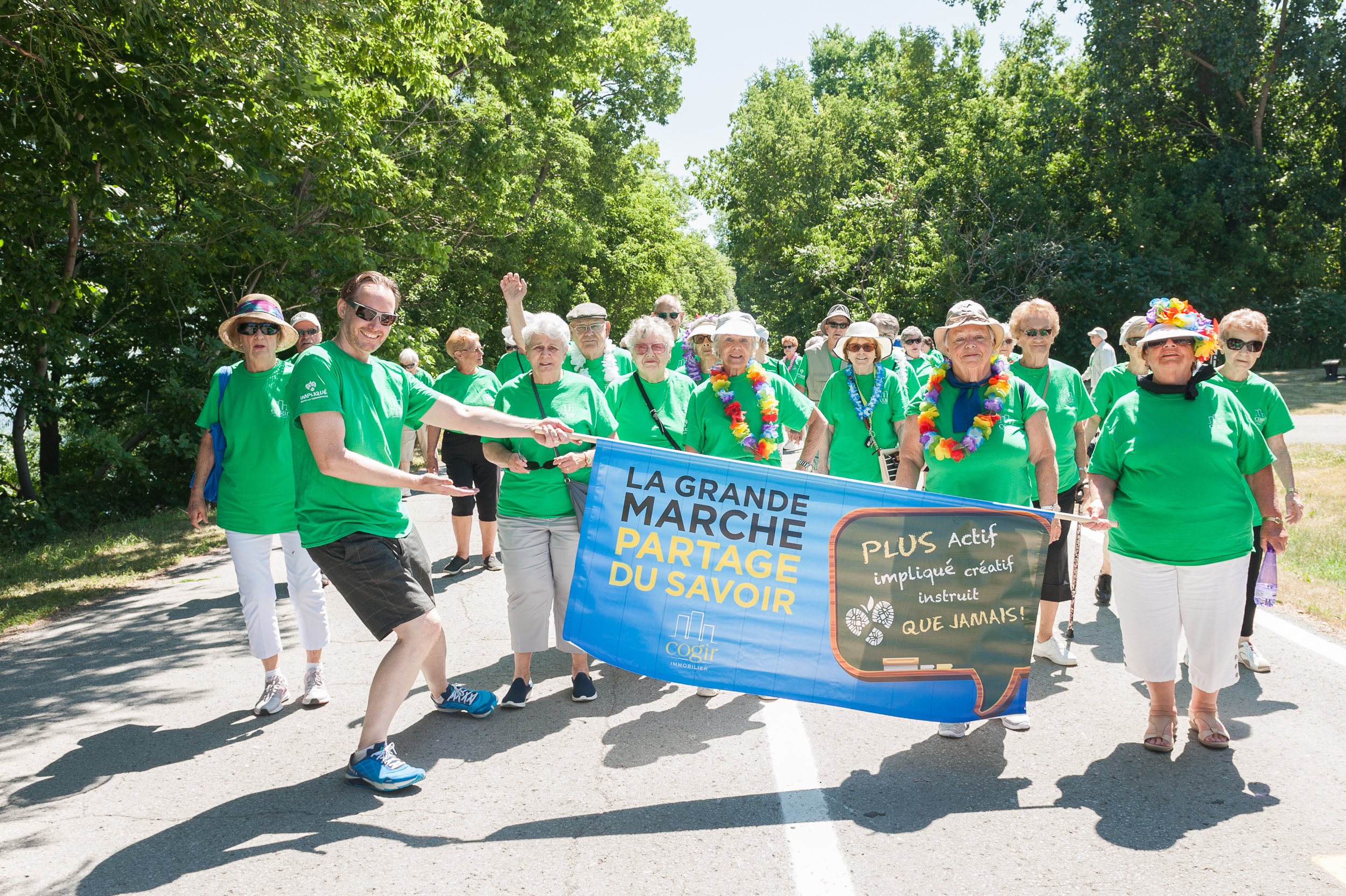 400 aînés participent à une marche au RécréoParc