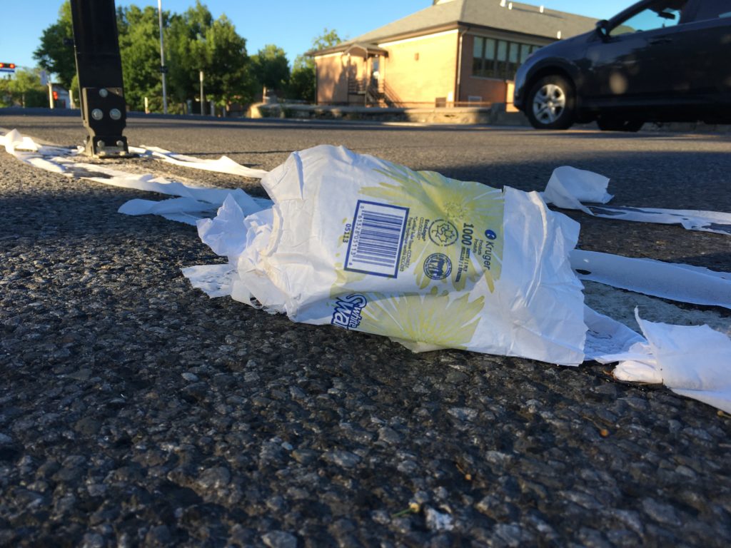 7 km de papier hygiénique pour soigner les rues