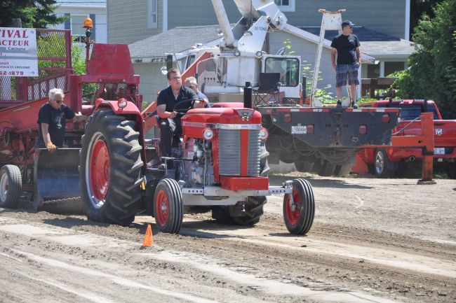 La Tire de tracteurs antiques de retour à Saint-Clet