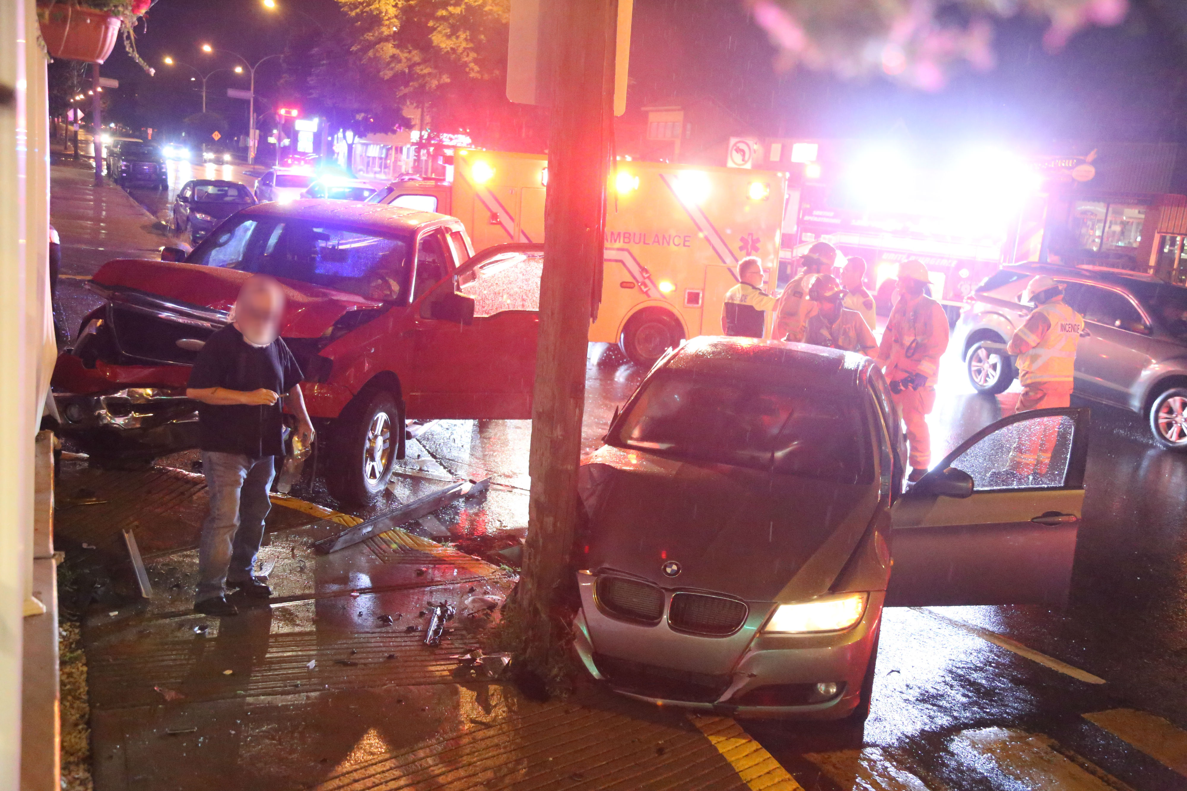 La Prairie : Un véhicule percute la terrasse d’un café après une collision