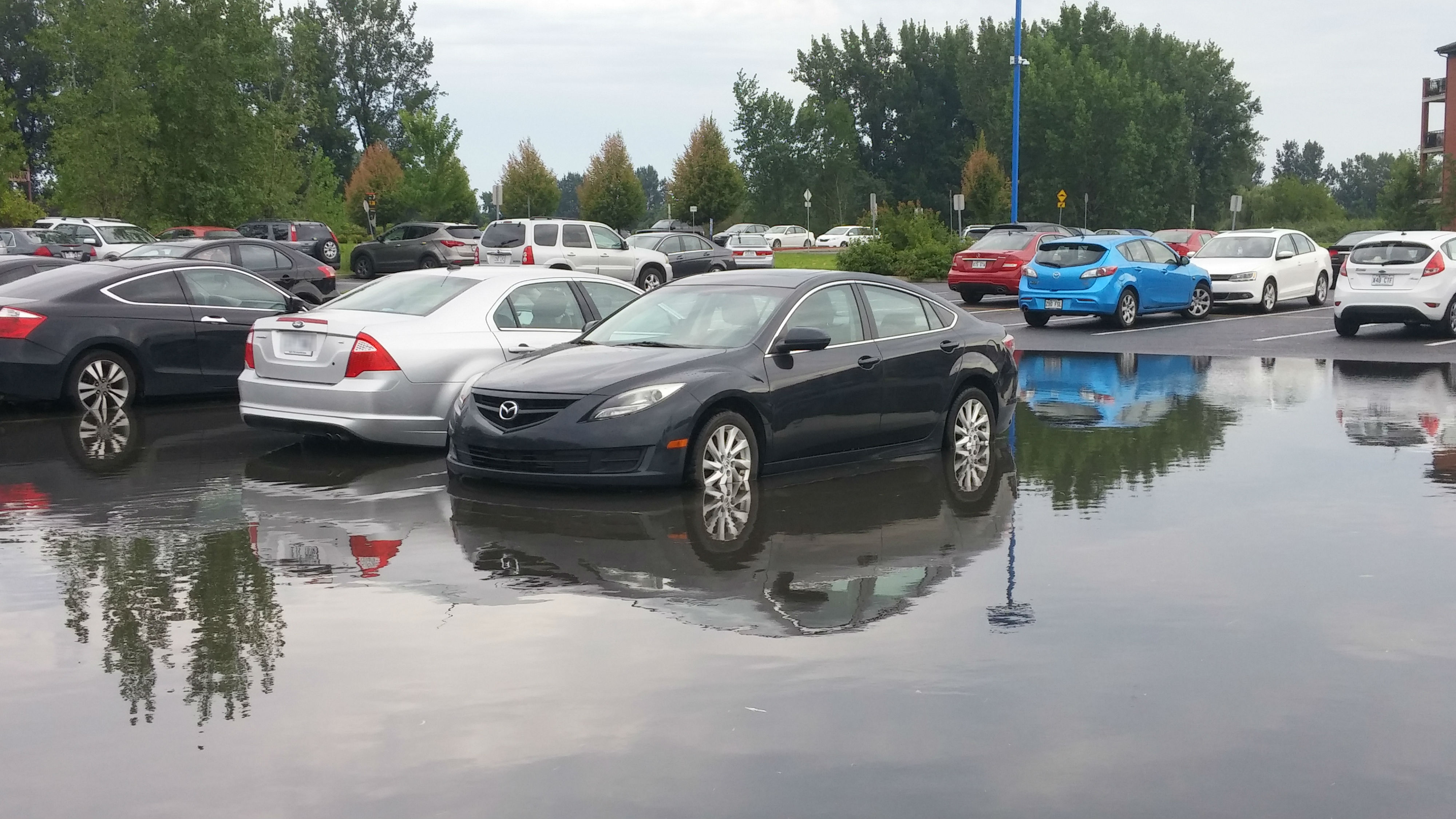 Travaux dans le stationnement La Prairie pour éviter les accumulations d&rsquo;eau