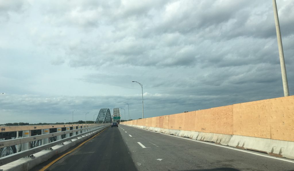 Du contreplaqué pour protéger les travailleurs au pont Mercier