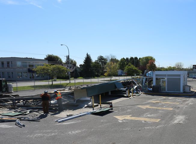 La station-service de l’ancien Provigo démolie à Delson