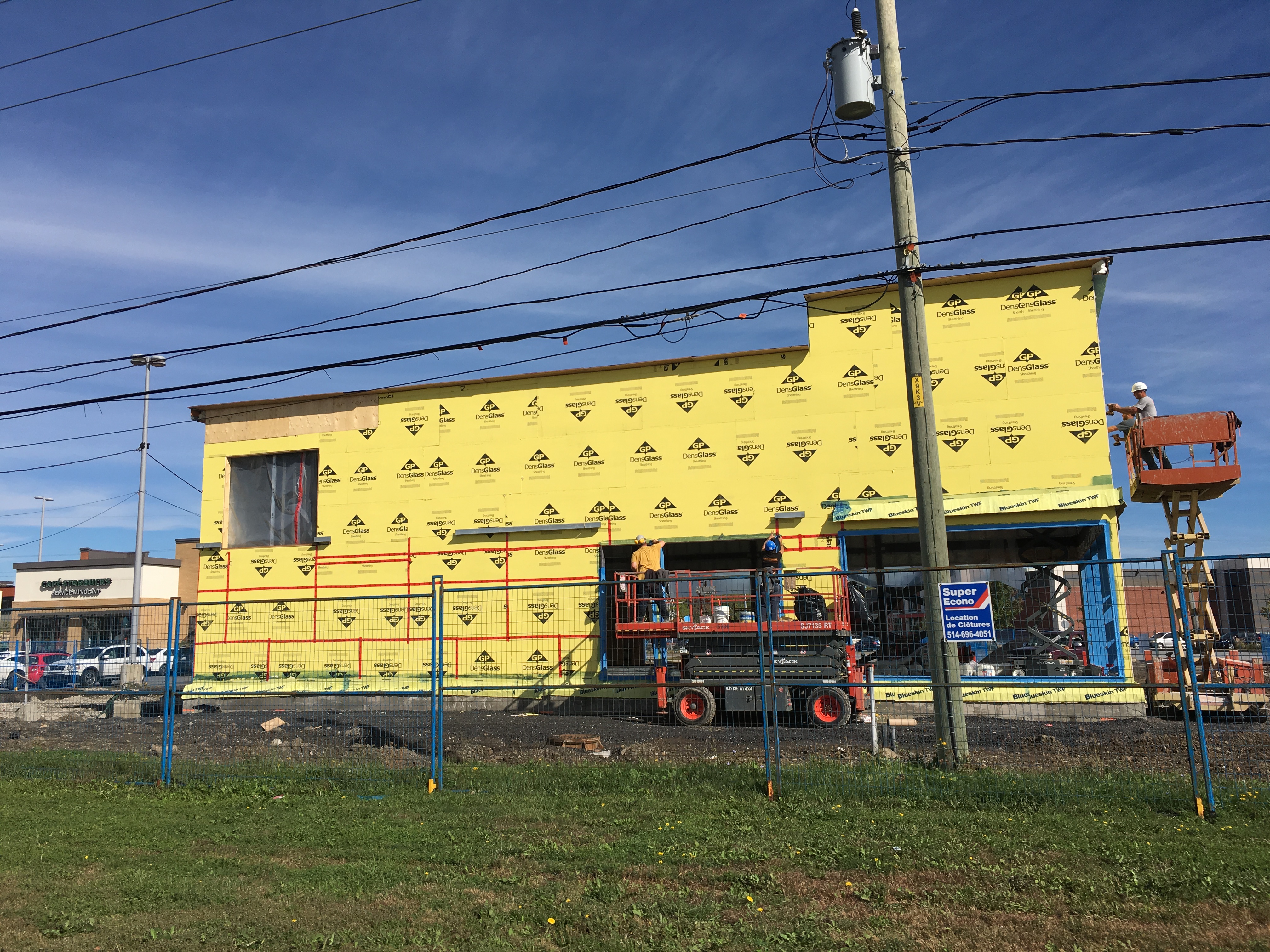 La construction d’un nouveau resto à Delson va bon train