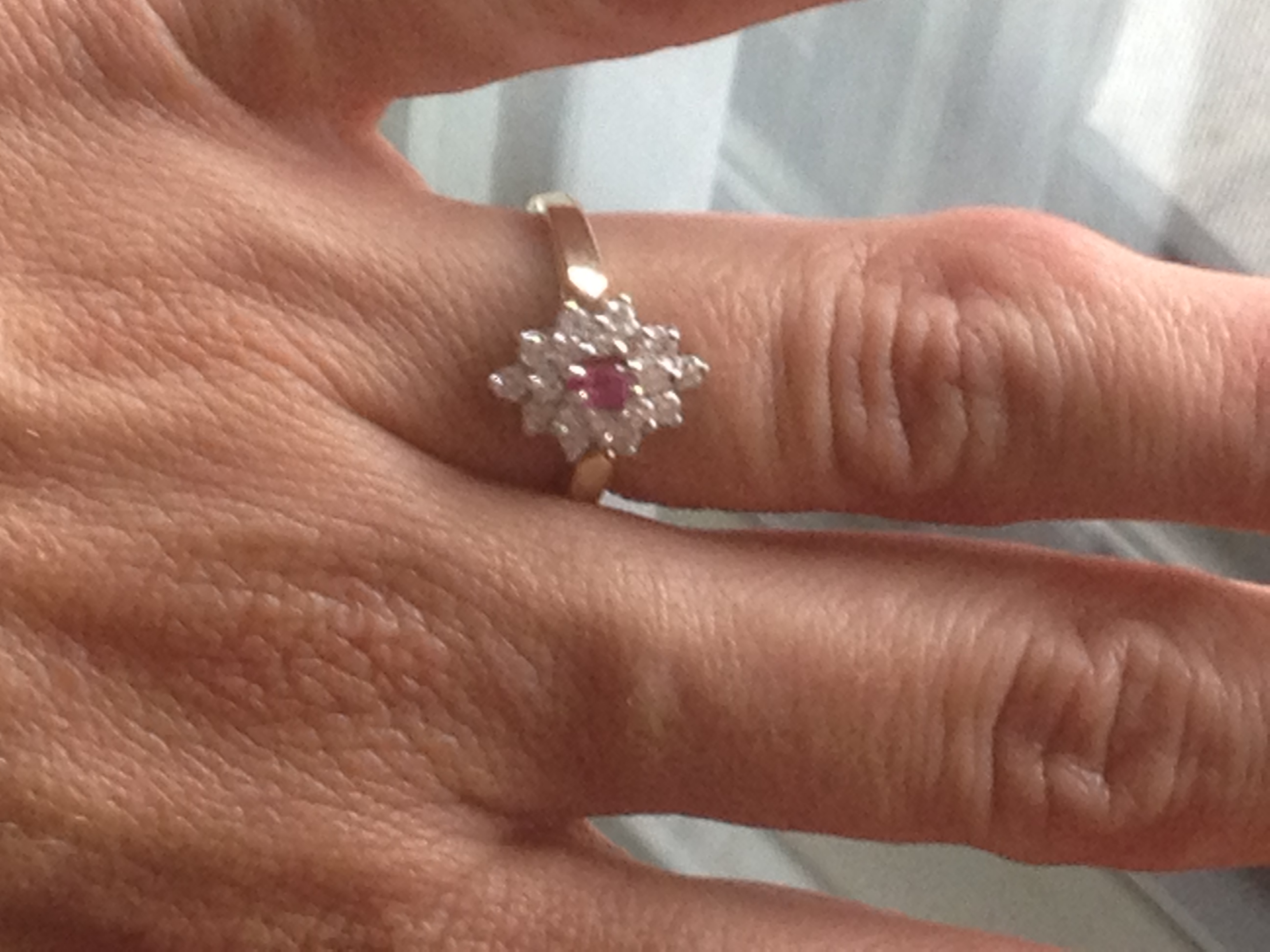 Sa bague de fiançailles a été retrouvée