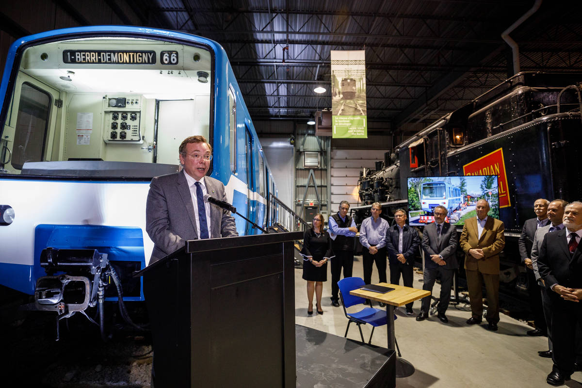 La voiture inaugurale du métro de Montréal arrive à Exporail