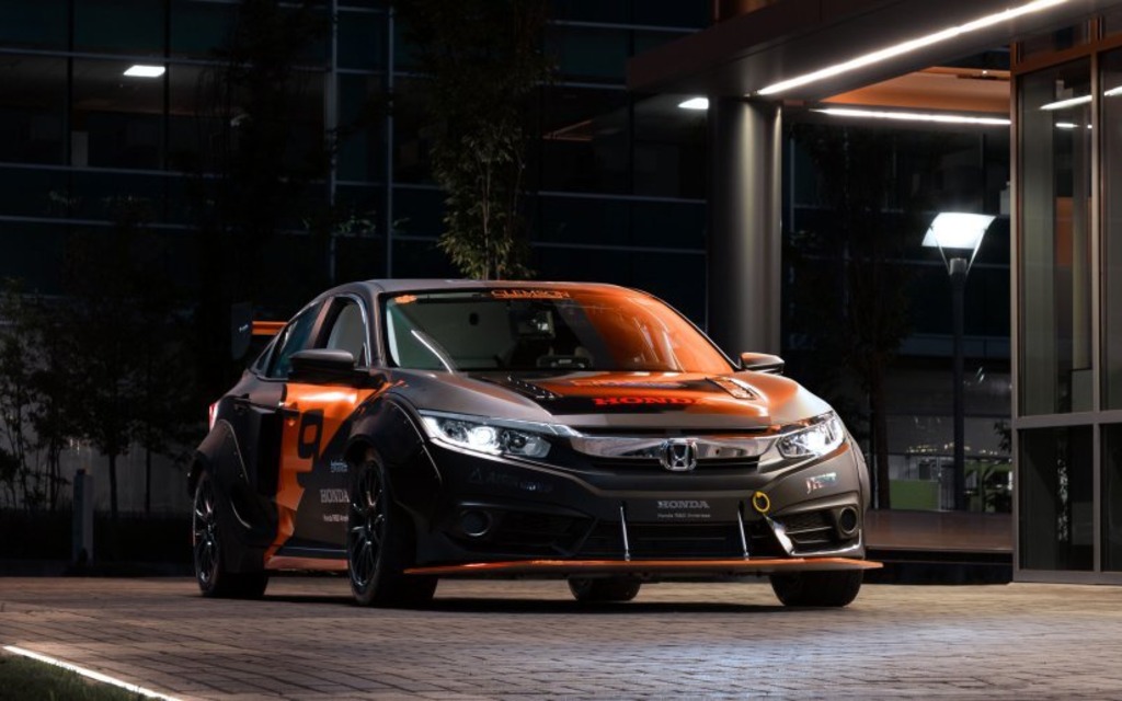 Des étudiants créent une Honda Civic hybride de 600 chevaux