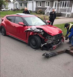Accident sur une rue résidentielle à Sainte-Catherine