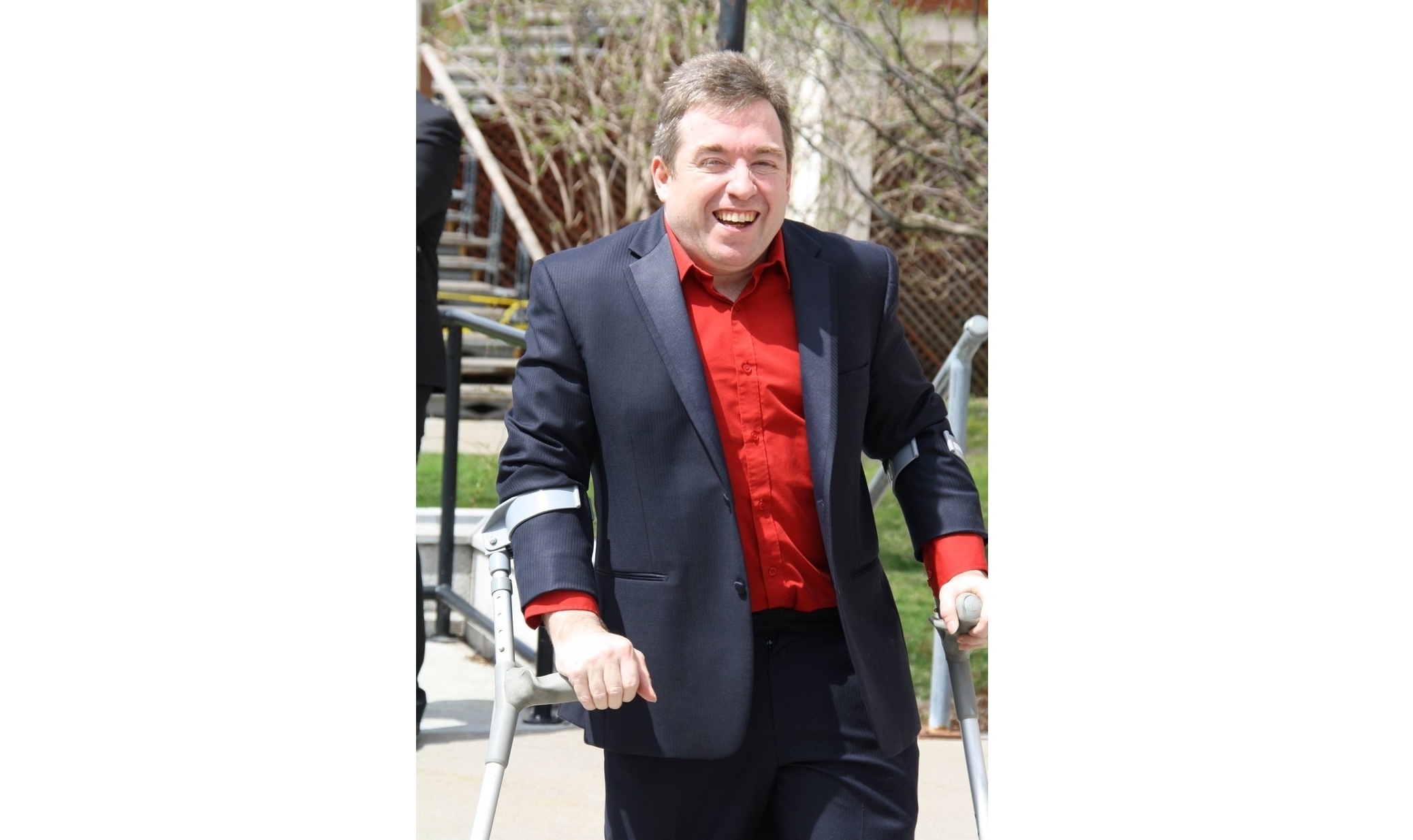 Ses béquilles volées à l’Halloween