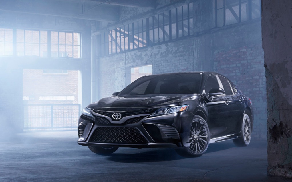 Toyota lance une édition Nightshade pour sa Camry et son Highlander