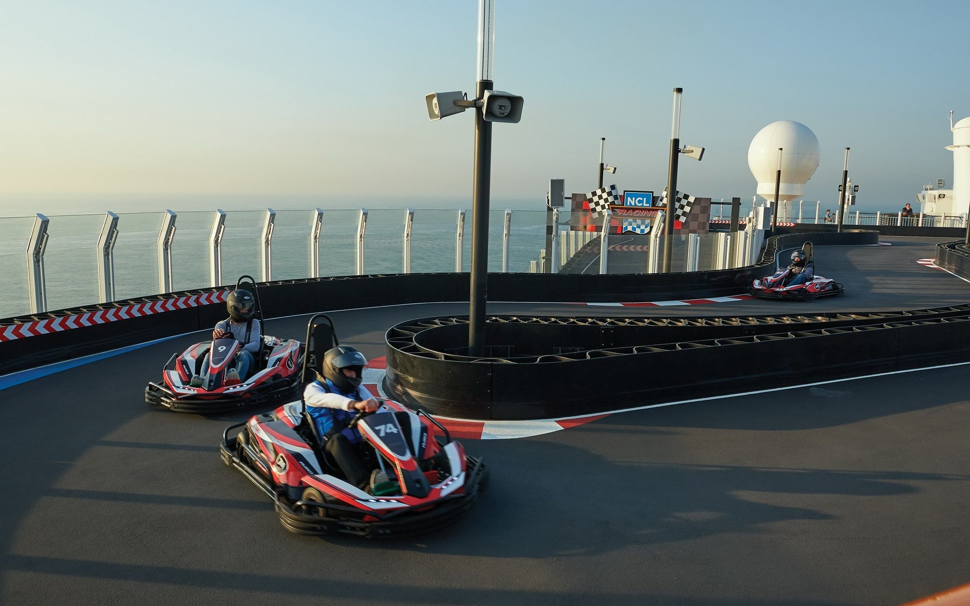 Un bateau de croisière  possède sa propre piste de Kart sur deux étages!
