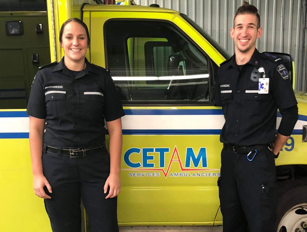 Ambulanciers salués pour avoir sauvé un homme en arrêt cardiorespiratoire