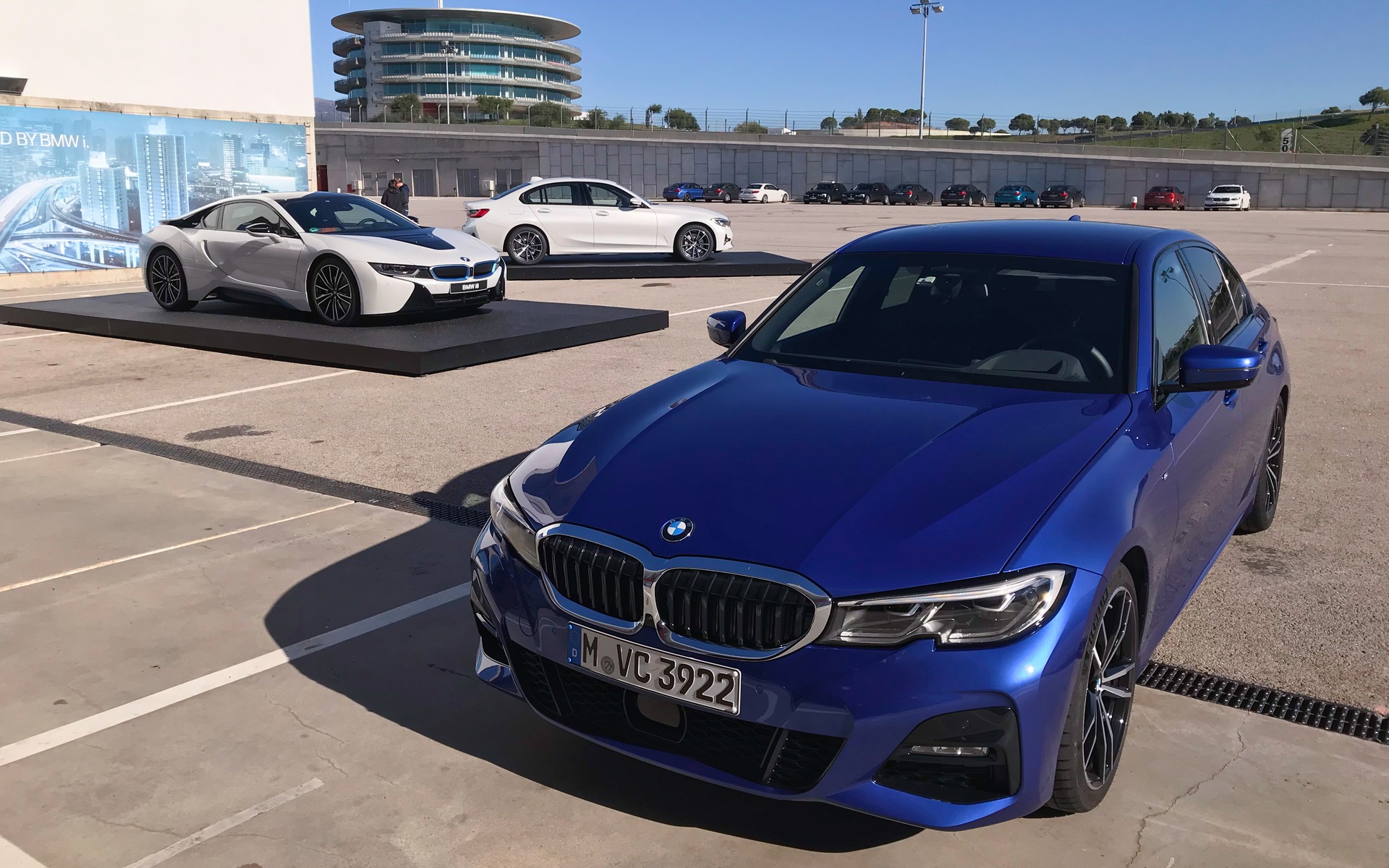BMW 330i : elle slalome toute seule en marche arrière