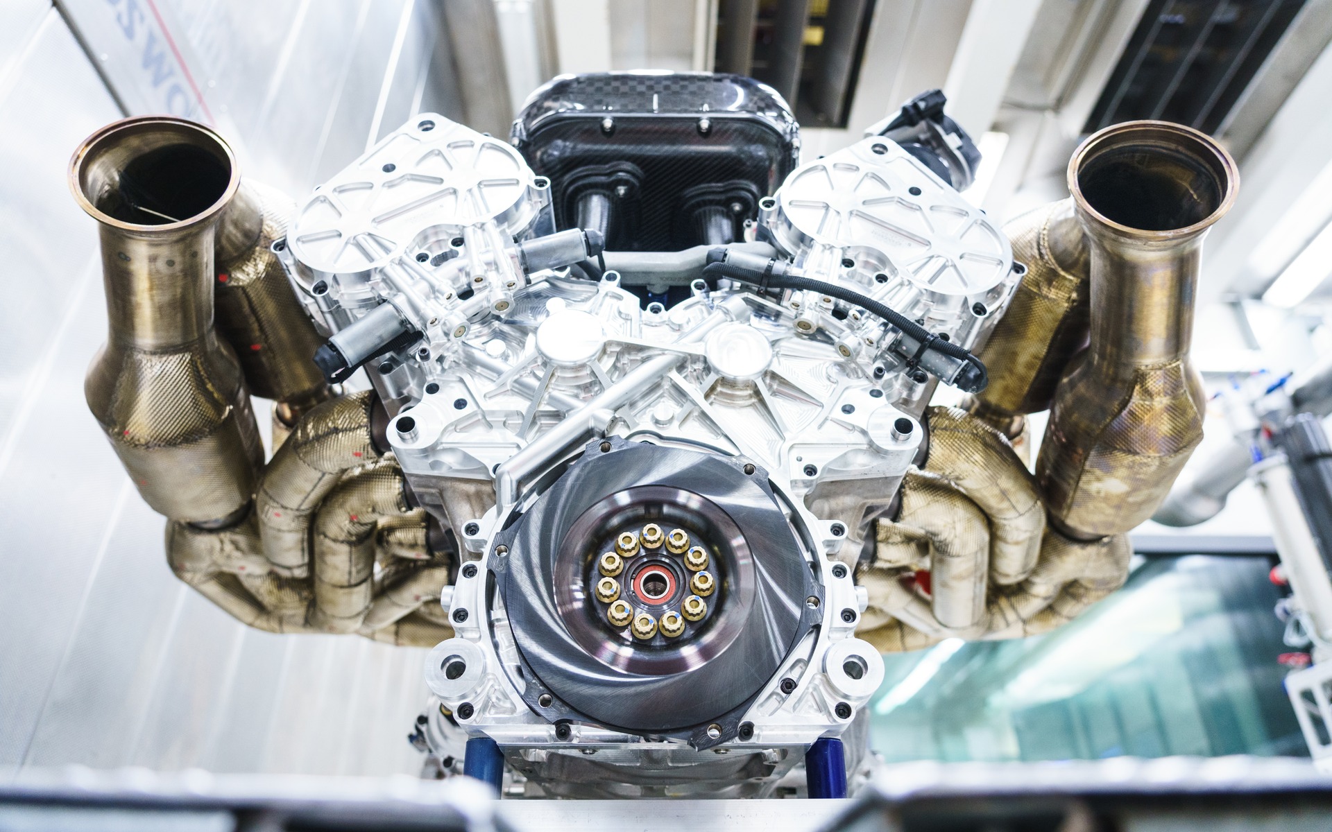 Le moteur V12 de l’Aston Martin Valkyrie : 1 000 chevaux et 11 100 tours/minute!