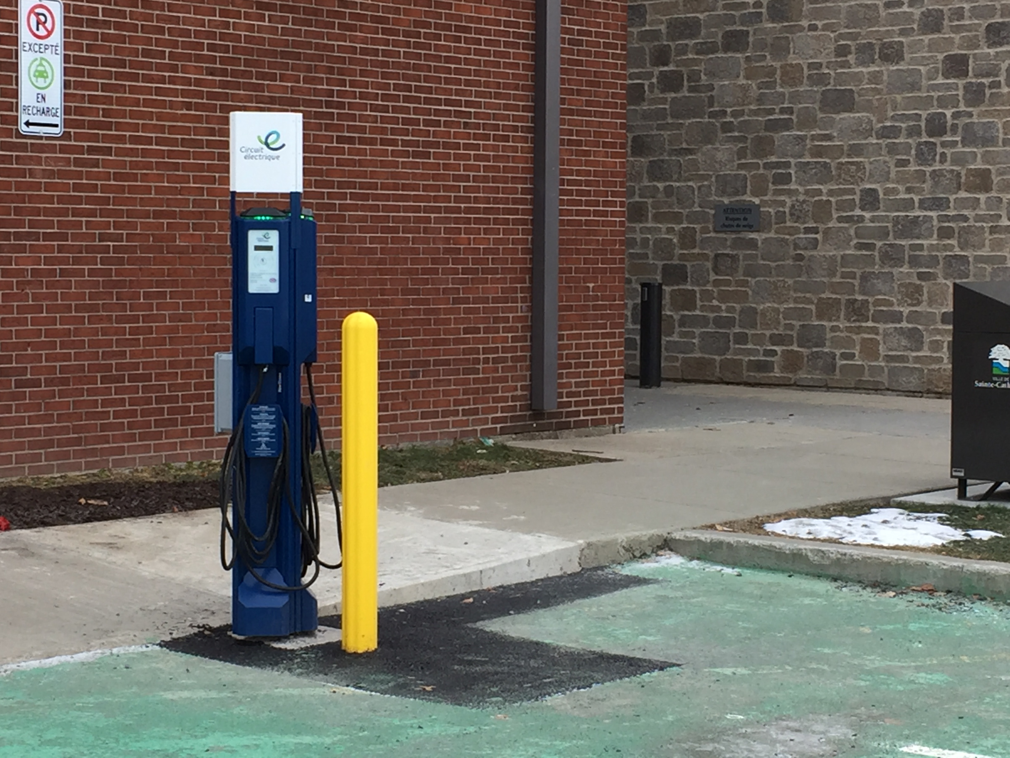 Premières bornes de recharge pour voitures électriques à Sainte-Catherine